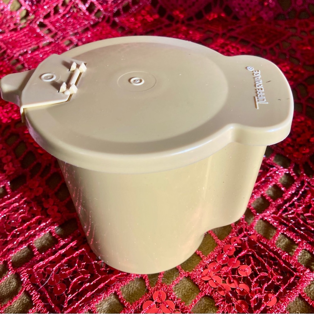 Tupperware Yellow creamer